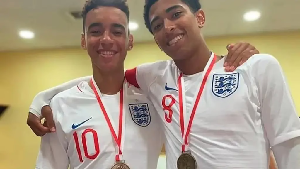 De la vecindad en Inglaterra a la rivalidad en el campo: la amistad entre Bellingham y Musiala.