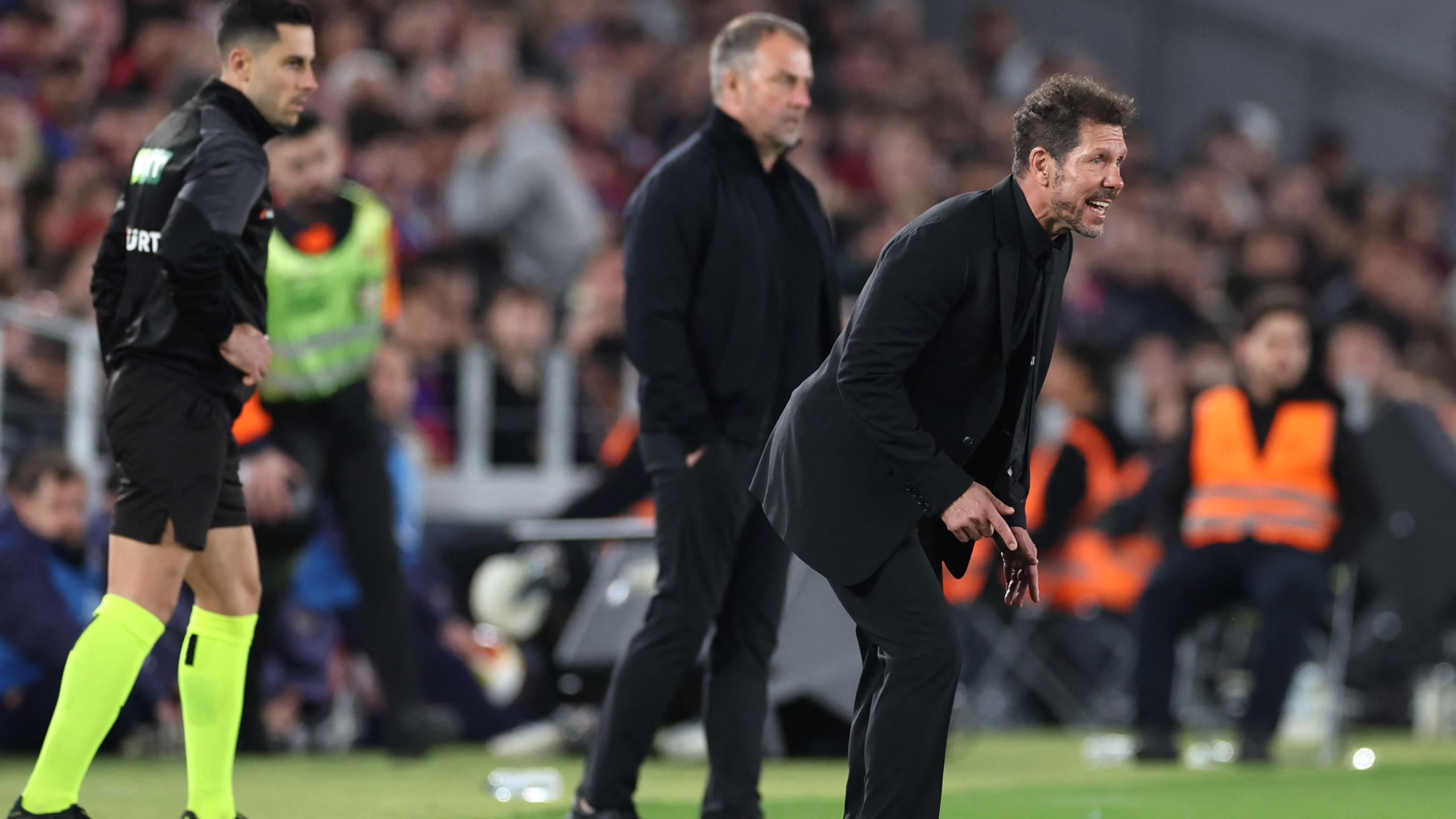 Simeone persigue a Flick en una competencia de 11 días entre el Barcelona y el Atlético.