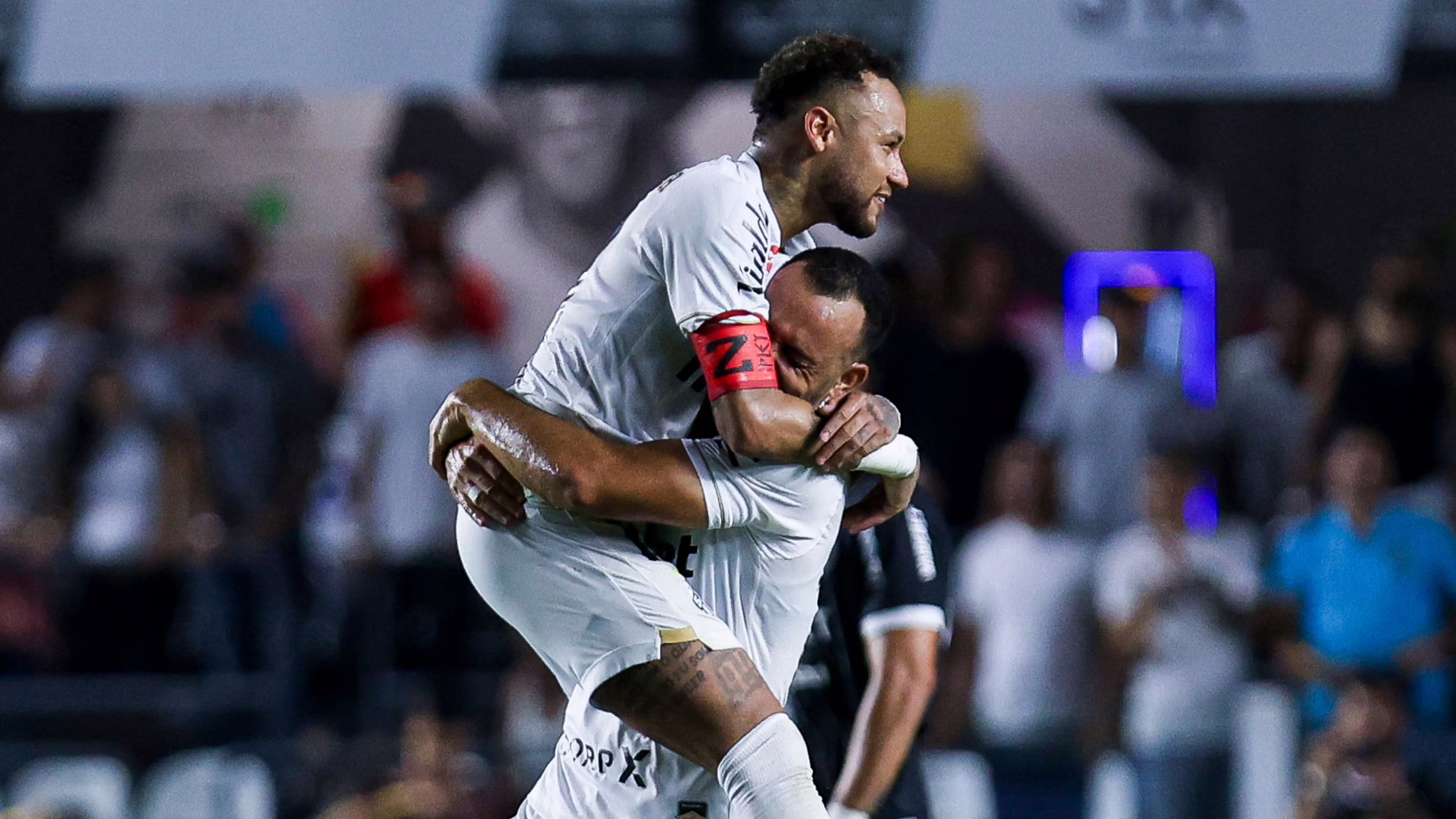 Héroe y antagonista: Neymar flirtea con Ancelotti antes de la Copa Mundial.