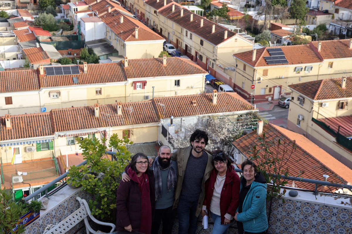 Marian se cansó de abonar 1.000 euros mensuales en electricidad y logró persuadir a sus vecinos para crear la primera comunidad energética de Madrid | Noticias de Madrid