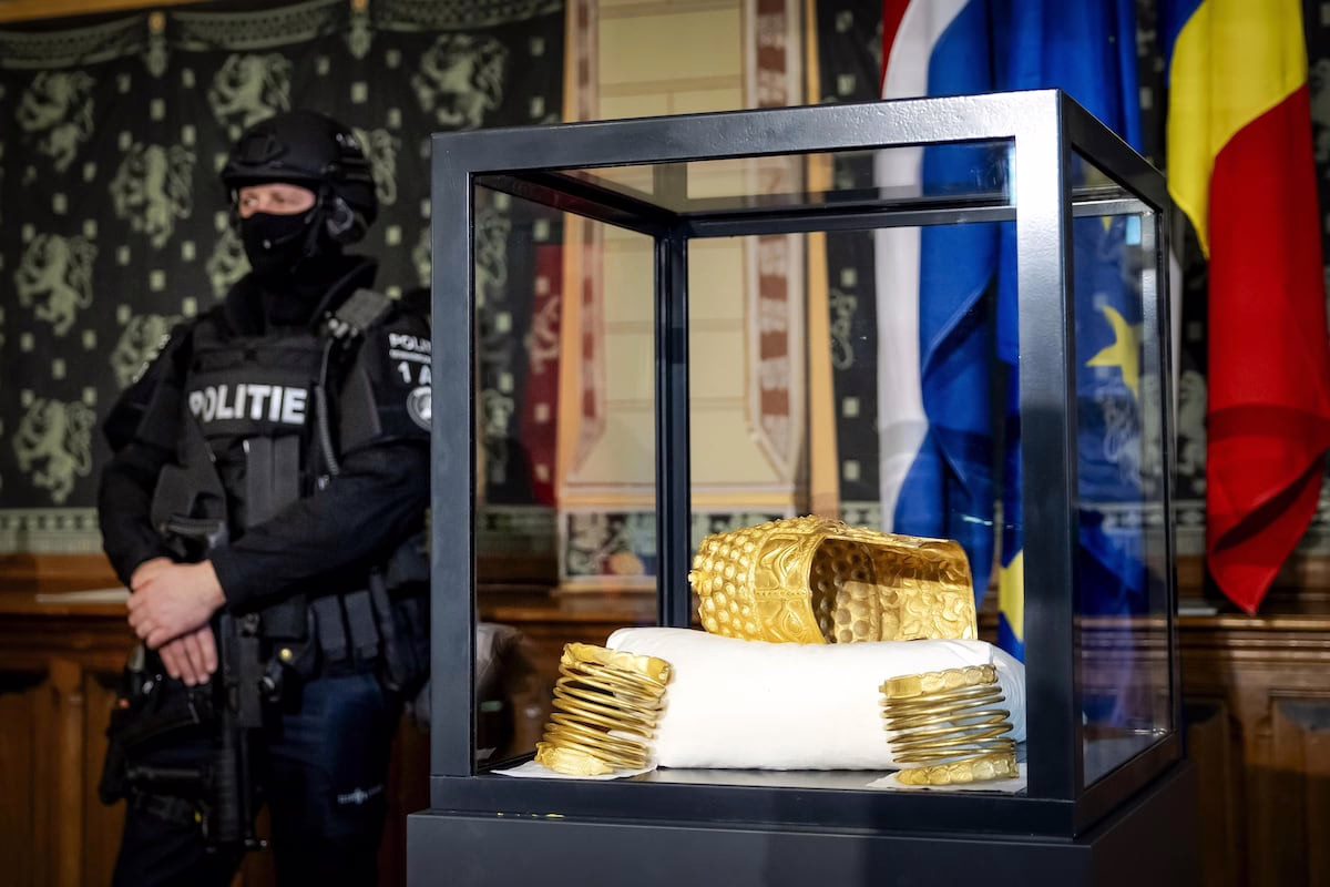 Recuperan el yelmo dorado sustraído durante un atraco con explosivos en Países Bajos en 2025 | Cultura