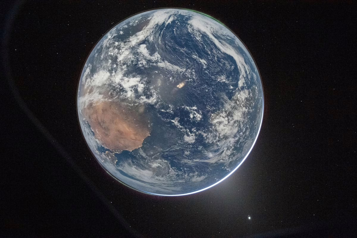 Primeras instantáneas de la Tierra tomadas por Artemis 2 durante su histórico viaje a la Luna: auroras, reflejos solares y "la península Ibérica resplandeciendo" | Ciencia