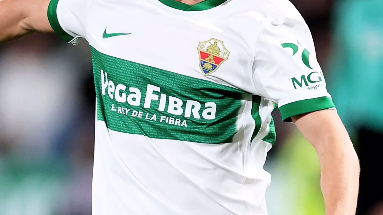 Tigres buscaría adquirir a un jugador que milita en Europa para la AP2026.