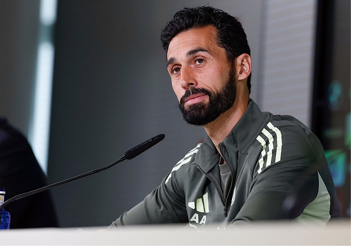 Arbeloa reafirma: "Busco futbolistas que deseen ser parte del Real Madrid cada día".