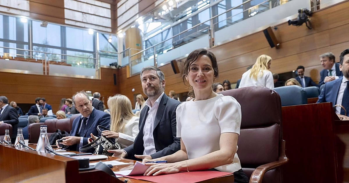 Ayuso impugnará el decreto que amplía la cobertura sanitaria a todos los inmigrantes sin documentación.