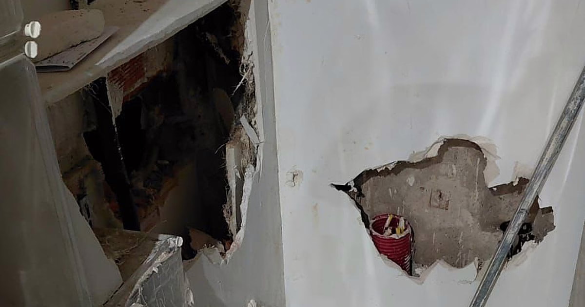 Detienen a un ladrón en Moratalaz tras dejar su teléfono en la joyería que planeaba asaltar.