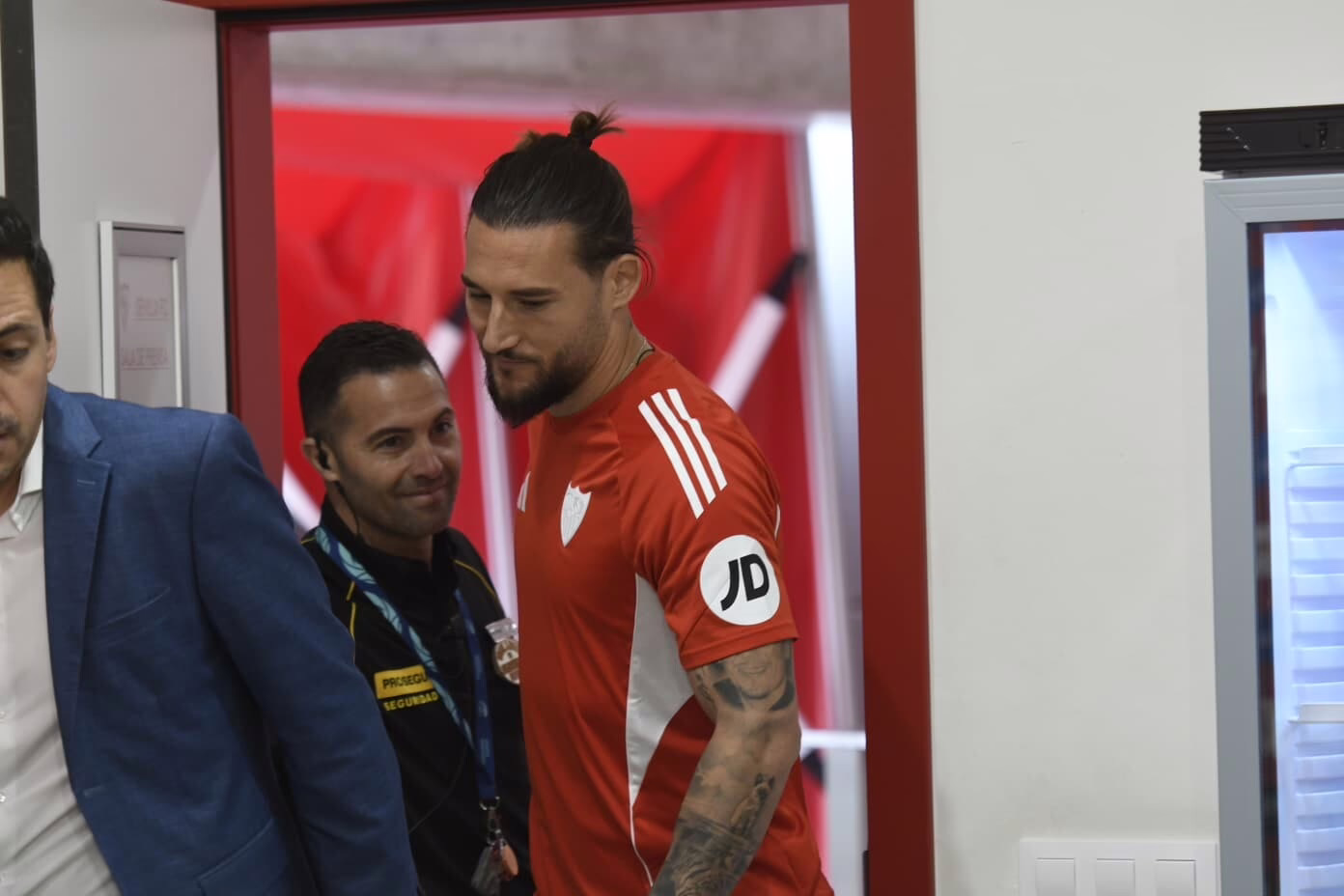 Gudelj y la tensión por evitar el descenso.