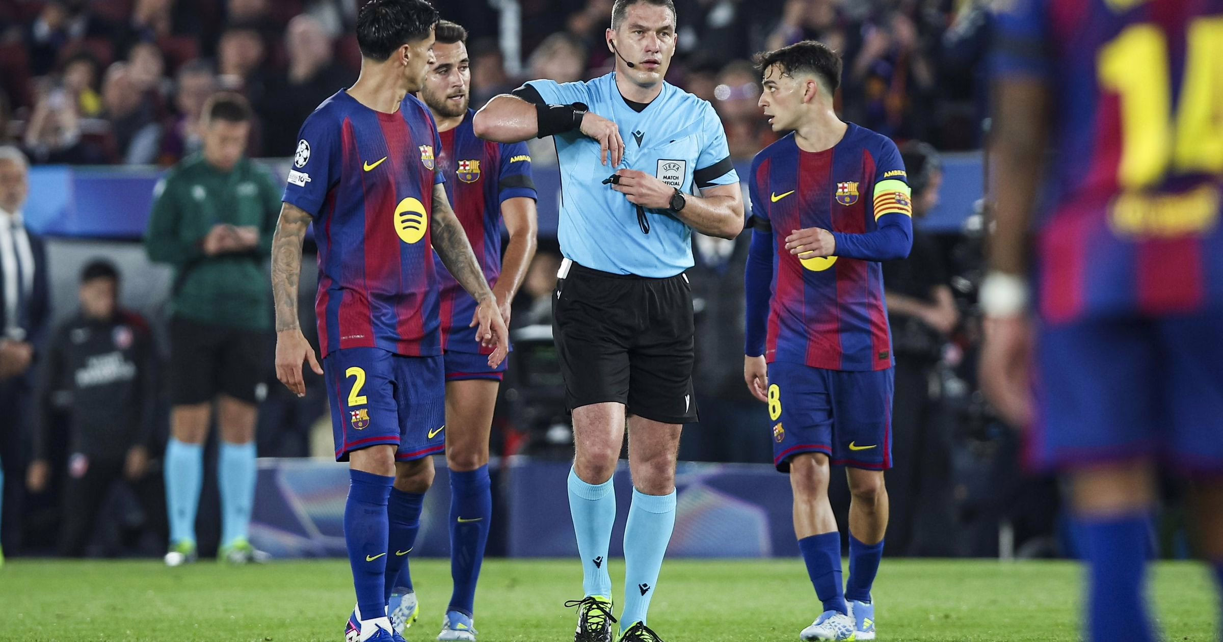 El Barcelona presenta una queja oficial a la UEFA por el arbitraje de Kovacs en el partido contra el Atlético: "El club ha pedido que se inicie una investigación".