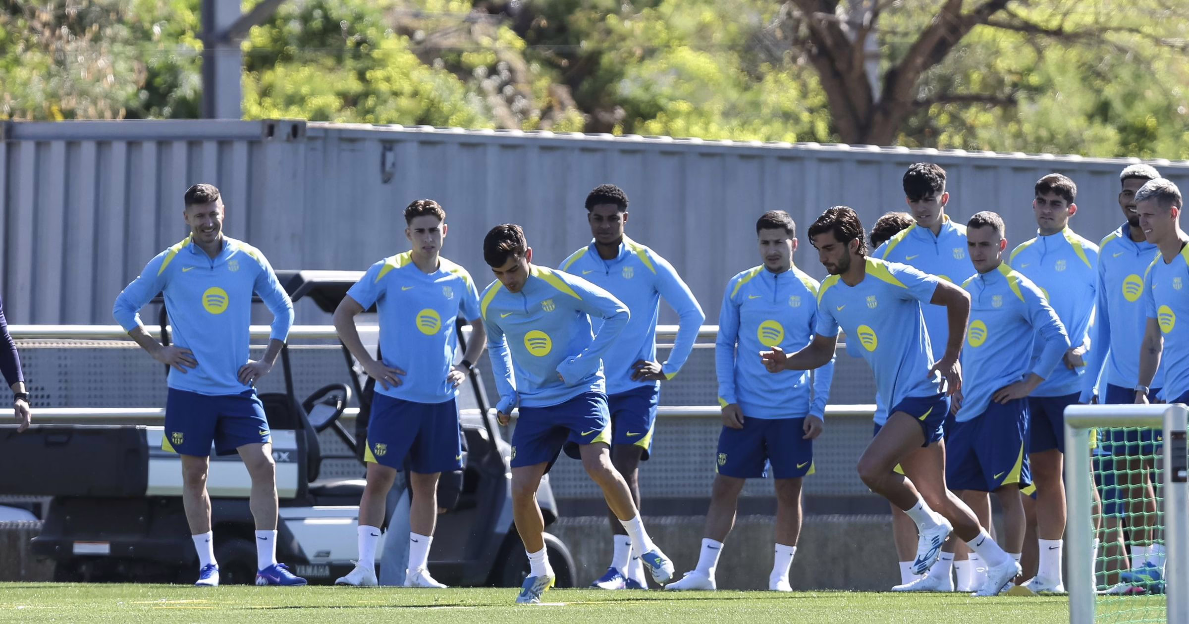 Jules Koundé y Alejandro Balde se entrenan con el equipo, mientras que Frankie de Jong no estará en el Metropolitano - Video de fútbol.