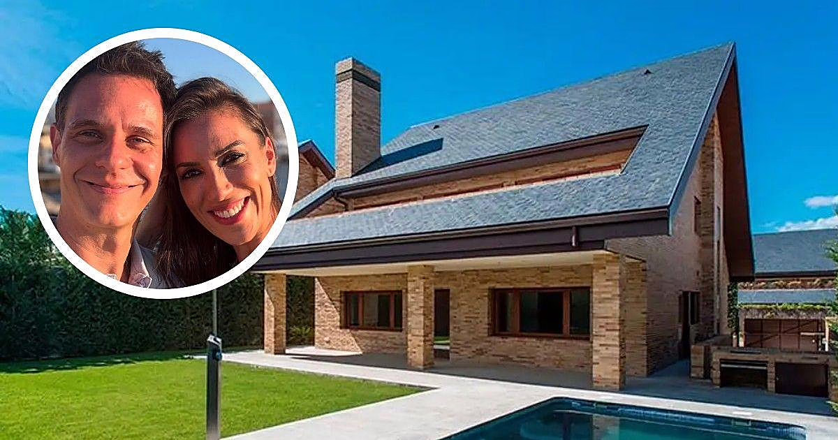 Casa de un millón de euros con cocina de isla y cinco dormitorios.