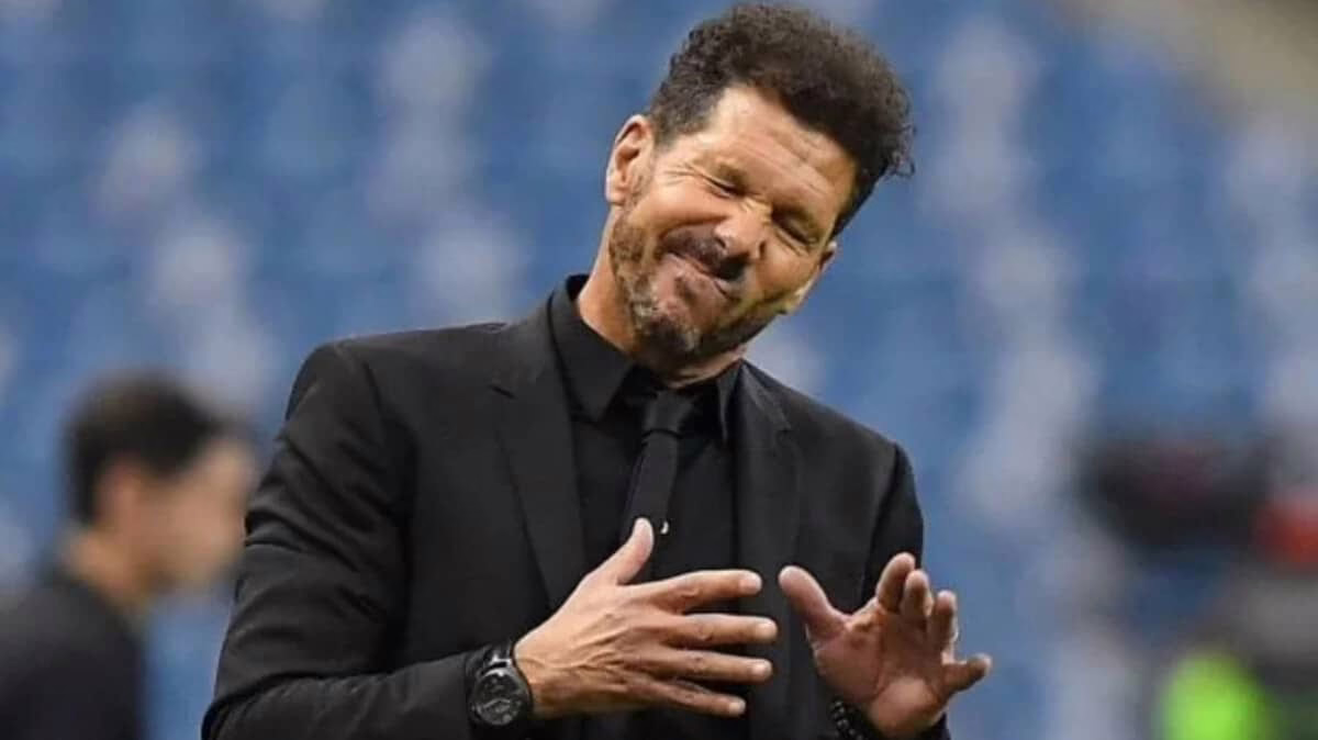 El Atlético de Madrid se enfrenta al Barcelona en Champions con ocho jugadores en riesgo de suspensión, mientras que Simeone también podría recibir una sanción.